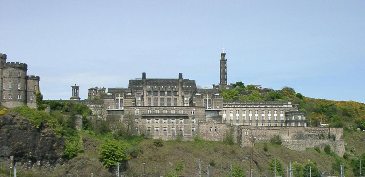 Cozy Apartment Beside Edinburgh Castle!!! Exterior foto